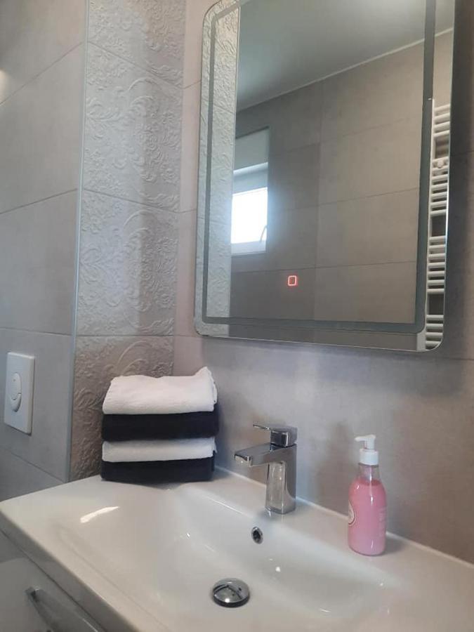 Apartment Anny De Luxe With Sea View Makarska Exterior photo