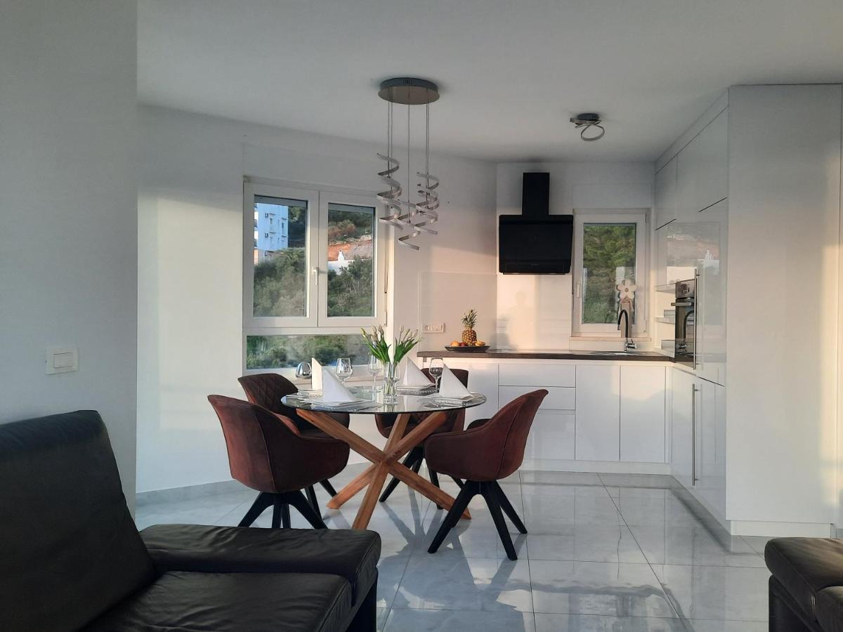 Apartment Anny De Luxe With Sea View Makarska Exterior photo